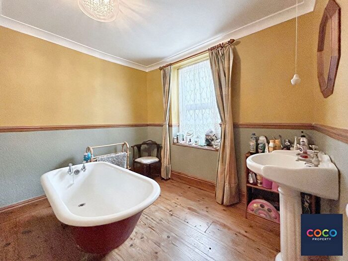 5 Bedroom End Of Terrace House For Sale In Albion Crescent, Portland, DT5