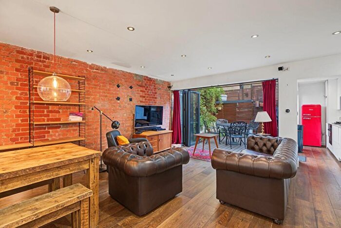 2 Bedroom Terraced House To Rent In Chatterton Road, London, N4