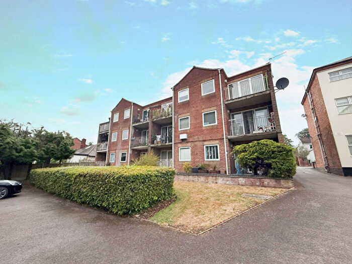 1 Bedroom Apartment For Sale In Clarence Road, Hinckley, Leicestershire, LE10