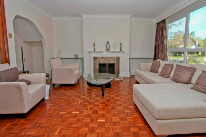 3 Bedroom Flat To Rent In Main Avenue, Moor Park Estate, Northwood, HA6