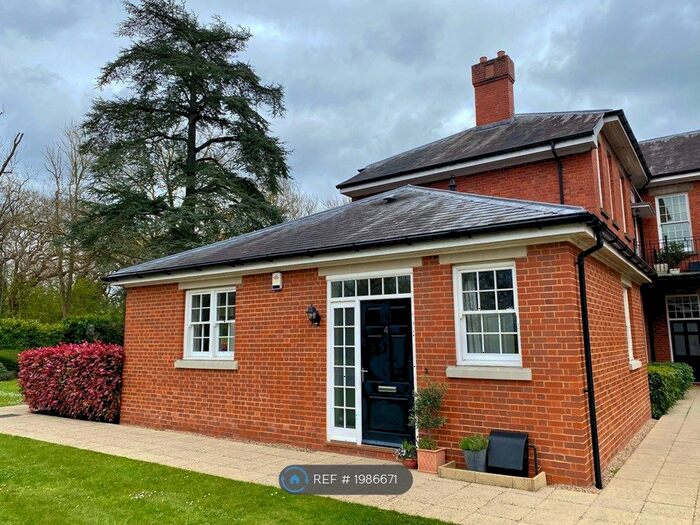 1 Bedroom Flat To Rent In Sherwood Way, Epsom, KT19