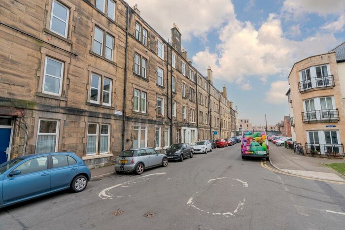 1 Bedroom Flat To Rent In Waverley Park, Edinburgh, EH8