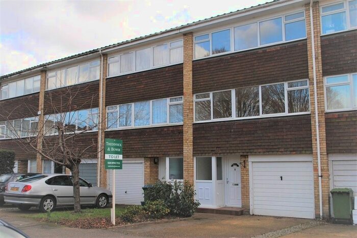 4 Bedroom Town House To Rent In Tufton Gardens, West Molesey, KT8