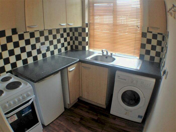 1 Bedroom Flat To Rent In Northborough Road, Norwood, SW16