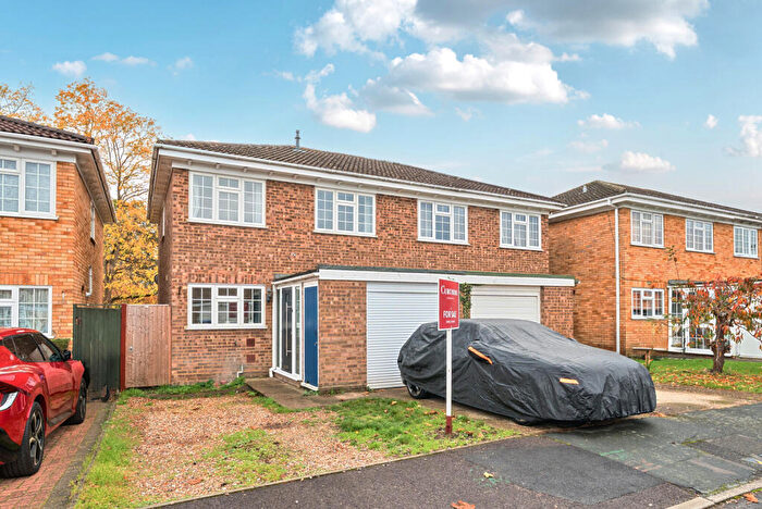 3 Bedroom Semi Detached House For Sale In Bates Walk, Addlestone, KT15