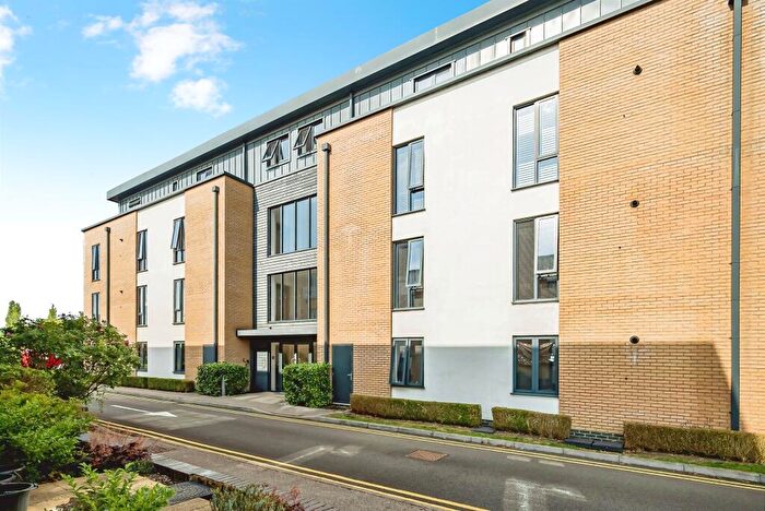 2 Bedroom Flat For Sale In Angus Court, Thame, OX9
