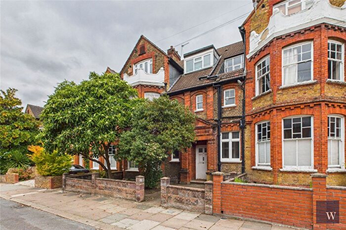 3 Bedroom Flat For Sale In Kirkstall Road, London, SW2