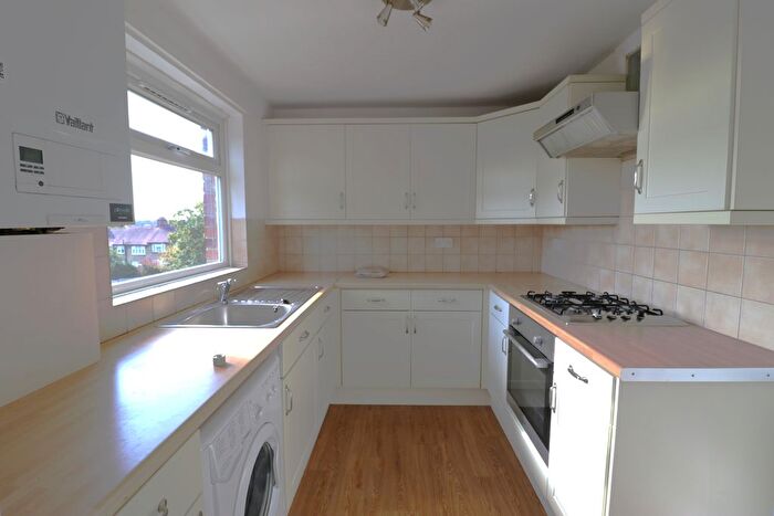 2 Bedroom Flat To Rent In Croydon Road, London, SE20