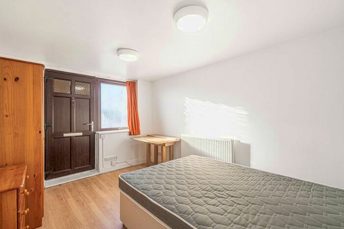 Studio To Rent In Langford Road, Cockfosters, Barnet, EN4