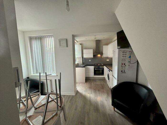 4 Bedroom Terraced House To Rent In Station Road Eccles, Manchester, Lancashire, M30