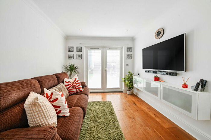 4 Bedroom Detached House For Sale In Southcote Park, Camberley, Surrey, GU15