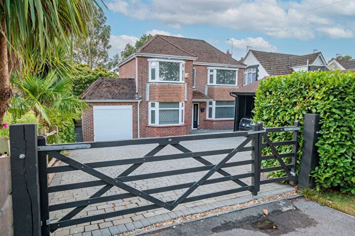4 Bedroom Detached House For Sale In Portsmouth Road, Horndean, PO8