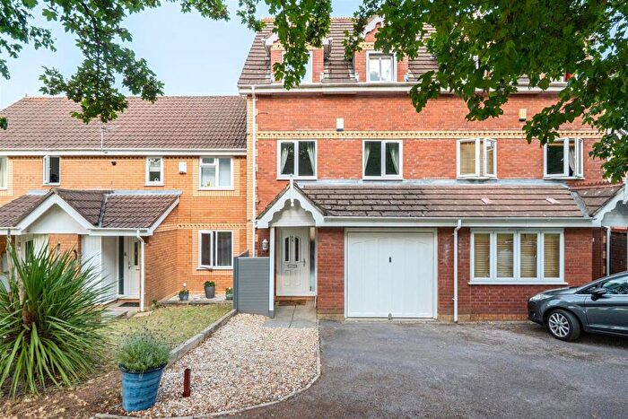 3 Bedroom Terraced House For Sale In Sunningdale Drive, Warmley, Bristol, BS30