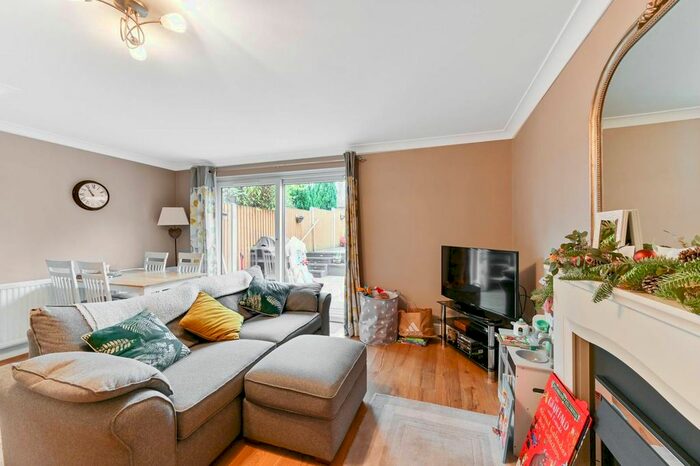 3 Bedroom Terraced House To Rent In Cuthbert Gardens, London, Norwood, London, SE25