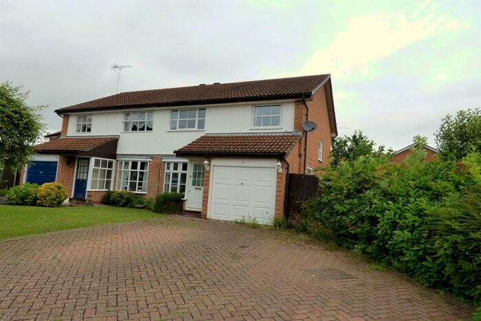 3 Bedroom Semi-Detached House To Rent In Riding Way, Wokingham, RG41