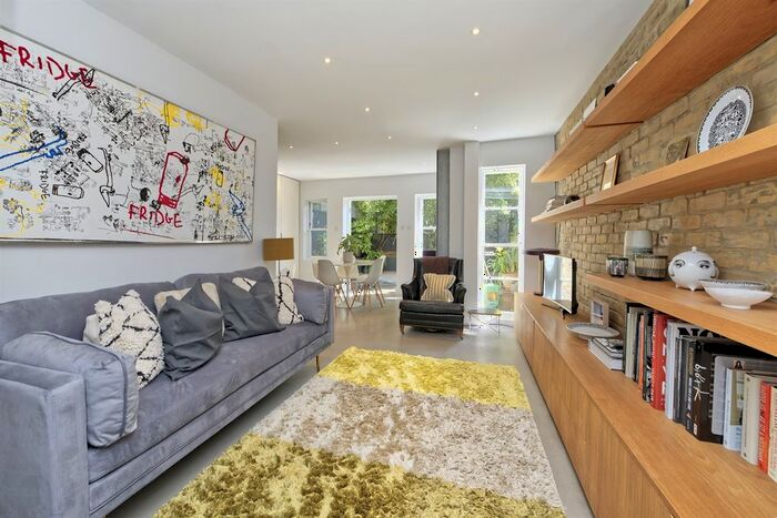 2 Bedroom Flat To Rent In Oxford Gardens, London, W10