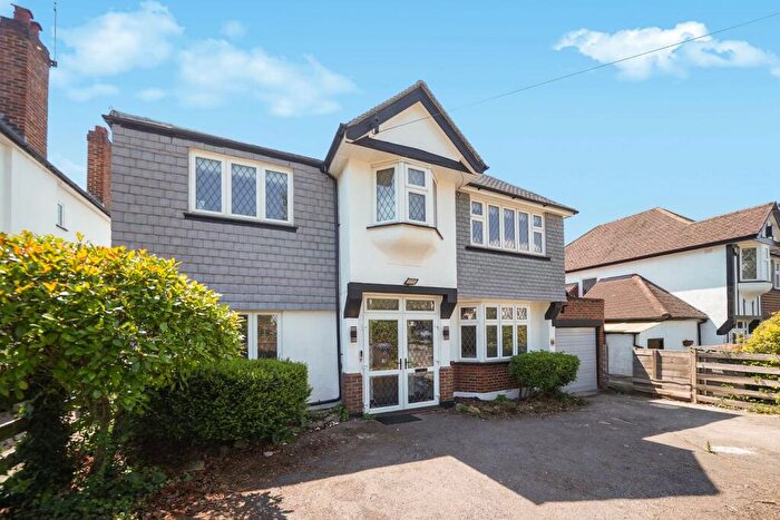 4 Bedroom Detached House For Sale In Farm Fields, South Croydon, CR2
