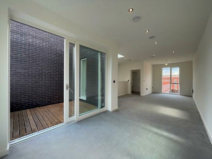 4 Bedroom House To Rent In South Loop Square, Birmingham, B16