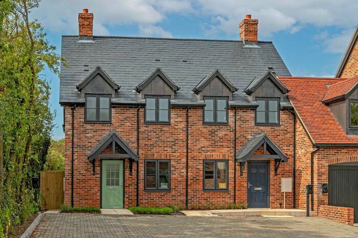 3 Bedroom Terraced House For Sale In Arundel Court, MK16