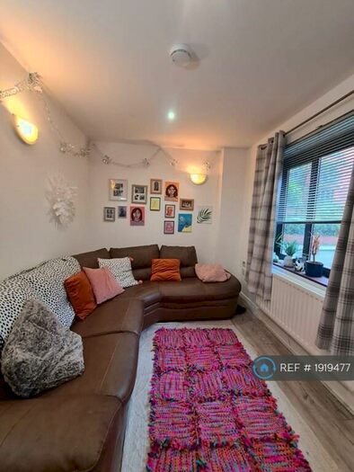 2 Bedroom Flat To Rent In Tarn House, Manchester, M15