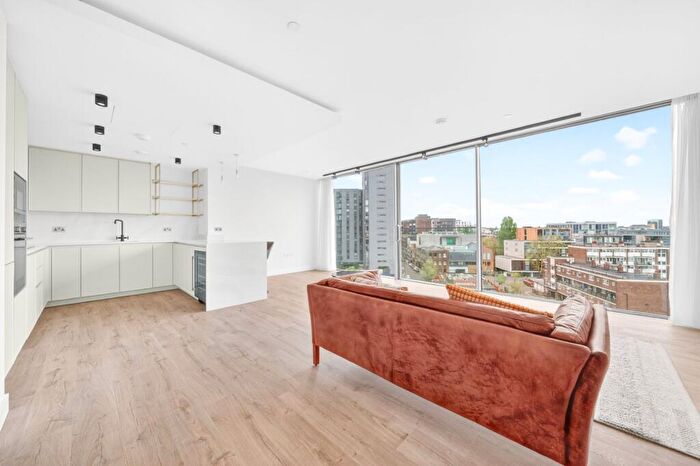 3 Bedroom Flat To Rent In Valencia Tower, Bollinder Place, EC1V