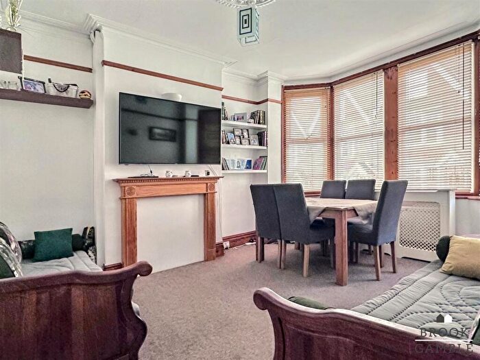 2 Bedroom Flat For Sale In Gore Park Road, Eastbourne, BN21