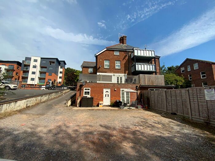 1 Bedroom Flat To Rent In West Wycombe Road, High Wycombe, HP11