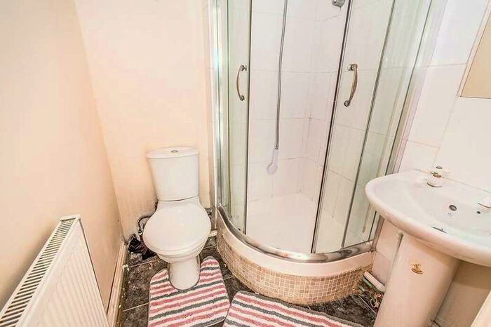 6 Bedroom Semi-Detached House To Rent In Ripstone Gardens, Southampton, SO17