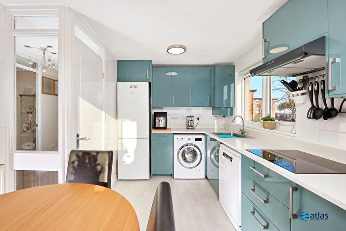 2 Bedroom Flat For Sale In Cavell Close, Woolton, L25