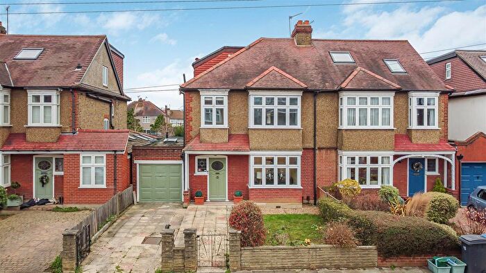 4 Bedroom Semi Detached House For Sale In Fernhill Gardens, Kingston Upon Thames, KT2
