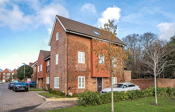 4 Bedroom Detached House To Rent In Beatrice Square, Tadworth, Surrey, KT20