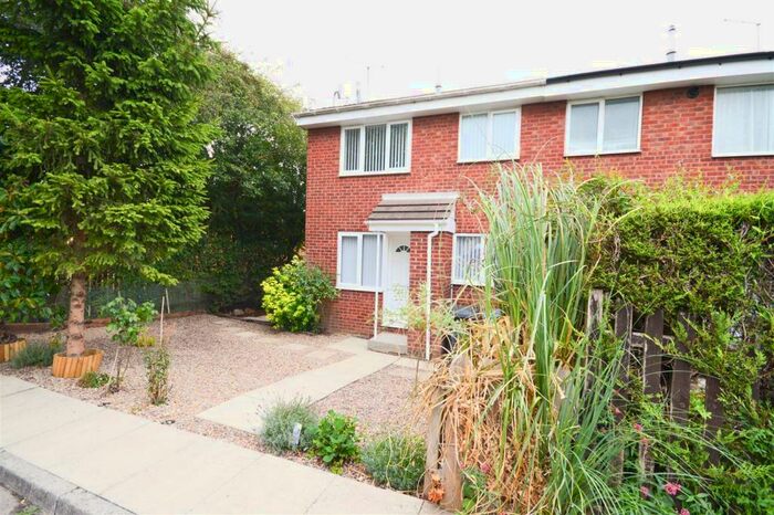 1 Bedroom Town House To Rent In Oakworth Close, Halfway, Sheffield, S20