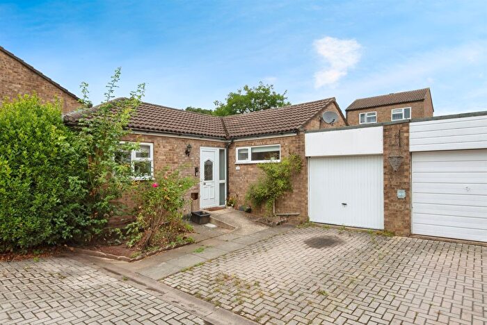 3 Bedroom Semi-Detached Bungalow For Sale In Hastings Close, Stevenage, SG1