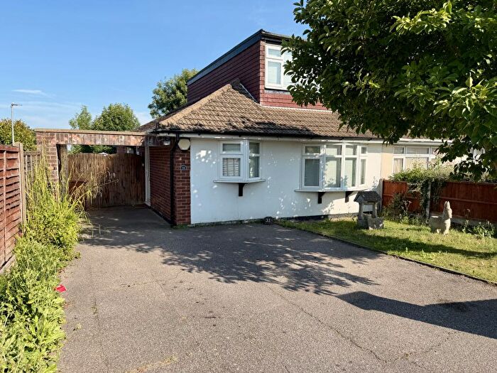 3 Bedroom Semi-Detached Bungalow For Sale In St Margarets Drive, Wigmore, Gillingham, Medway, ME8