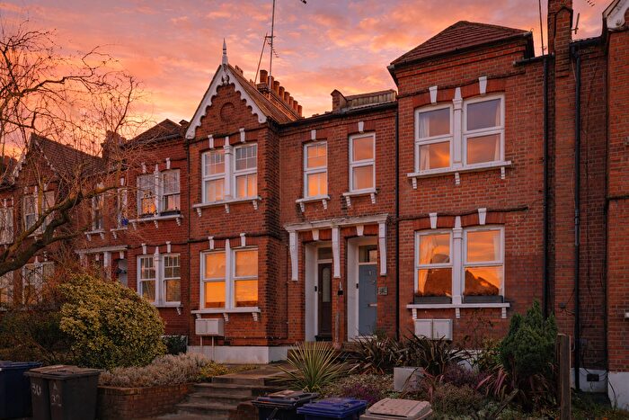 2 Bedroom Flat For Sale In Gordon Road, London, N3