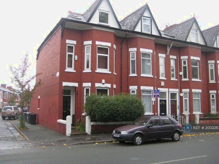 6 Bedroom Terraced House To Rent In Platt Lane, Manchester, M14