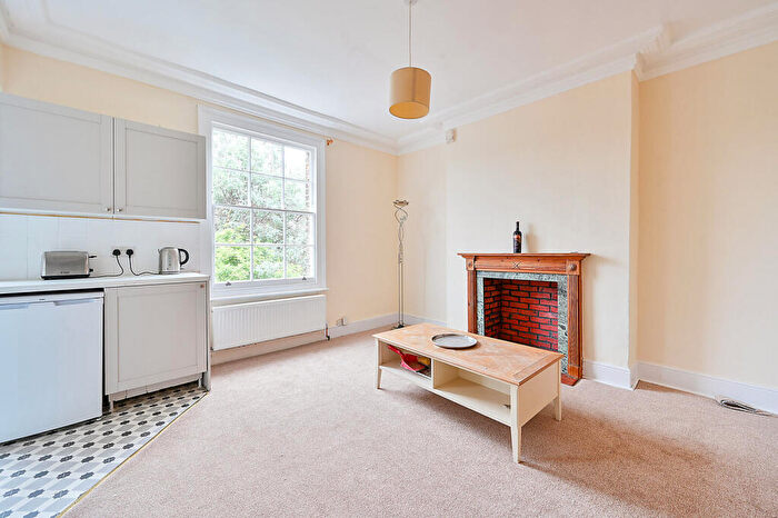 4 Bedroom Maisonette For Sale In Cromwell Place, Mortlake, London, SW14