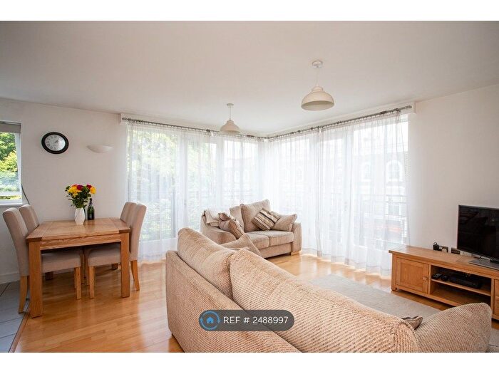 2 Bedroom Flat To Rent In Clephane Road, London, N1