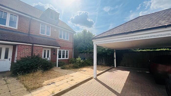 4 Bedroom House To Rent In Larchfield Road, Maidenhead, SL6