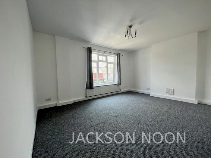 3 Bedroom Flat To Rent In High Street, Ewell Village, KT17