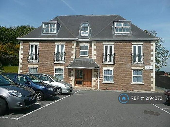 3 Bedroom Flat To Rent In St. Lukes Court, Newhaven, BN9