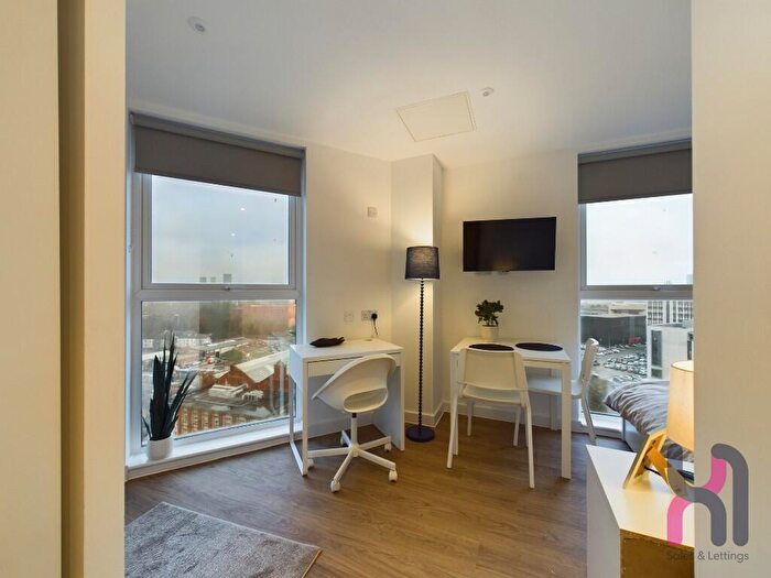 Apartment To Rent In Frederick Road, Manchester, Greater Manchester, M6