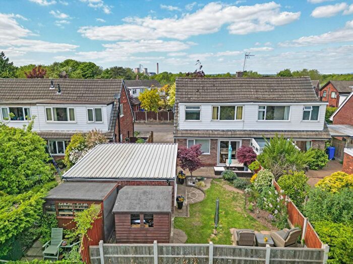 3 Bedroom Semi-Detached House For Sale In Lindfield Close, Moore, WA4