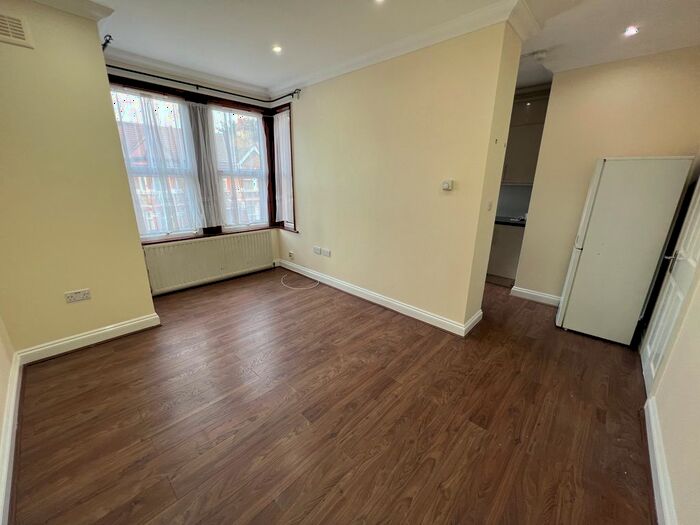 1 Bedroom Flat To Rent In Hampton Road, Ilford, IG1