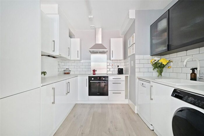 3 Bedroom Flat For Sale In Noel Park Road, London, N22