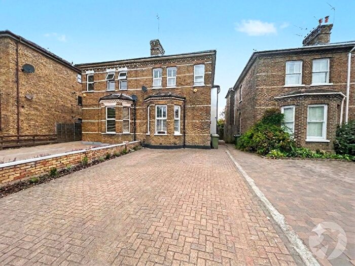 4 Bedroom Semi-Detached House For Sale In Sidcup Hill, Sidcup, Kent, DA14