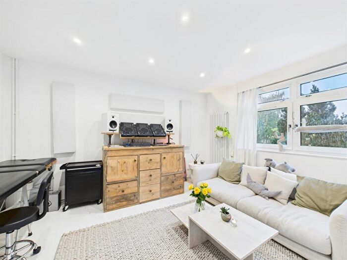 2 Bedroom Maisonette To Rent In Sheppards House, Warner Place, Bethnal Green, E2