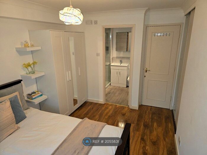 2 Bedroom Flat To Rent In French Apartments, Purley, CR8