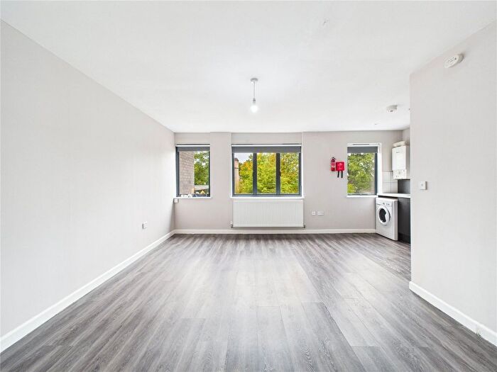 2 Bedroom Flat For Sale In The Parade, Bristol, BS13