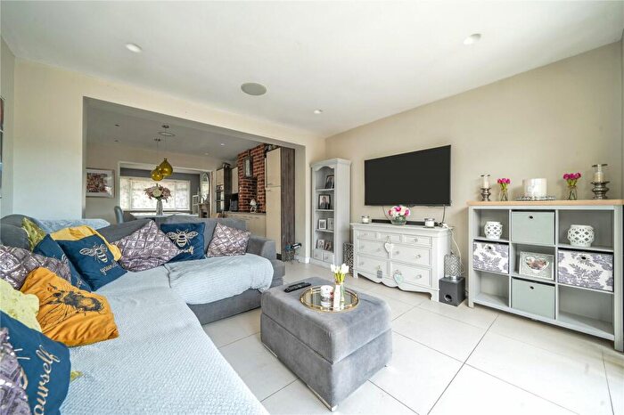 3 Bedroom Semi-Detached House For Sale In Worplesdon Road, Guildford, Surrey, GU2